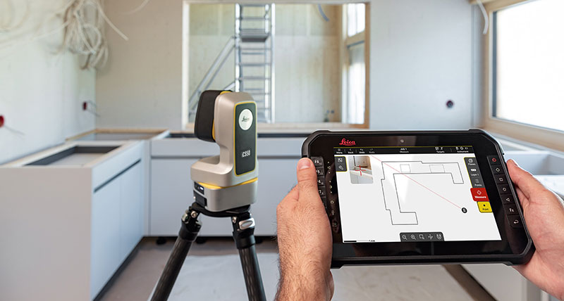 Leica iCON iCS50 with black tablet and Leica iCON trades software showing the precise plan of a kitchen countertop ready for CNC production.